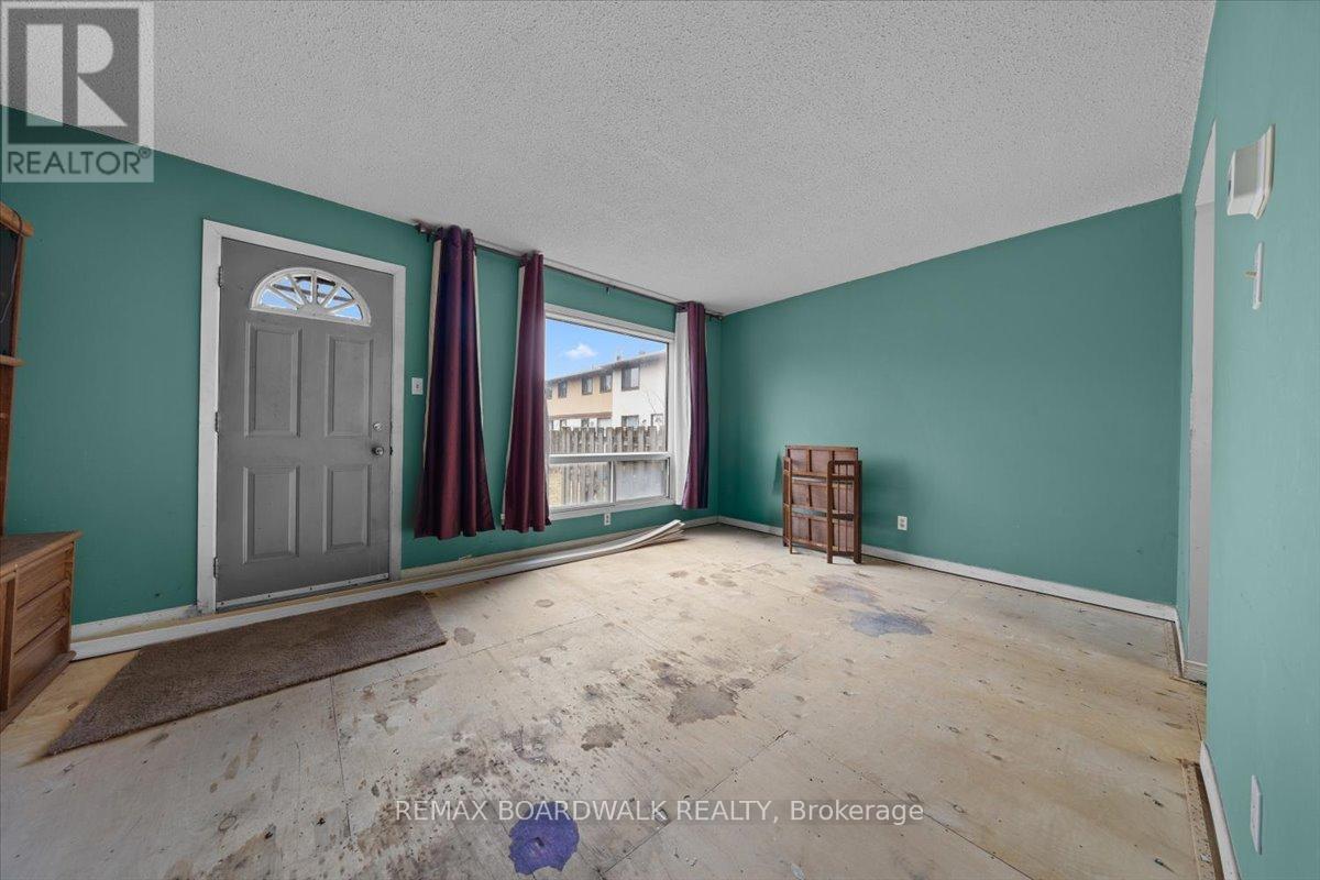 1456 Murdock Gate, Ottawa, Ontario  K1J 8R5 - Photo 13 - X12991974