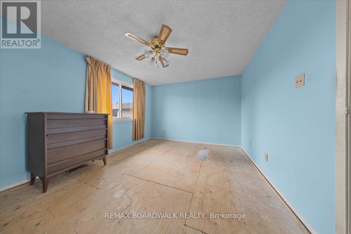 1456 Murdock Gate, Ottawa, Ontario  K1J 8R5 - Photo 18 - X12991974