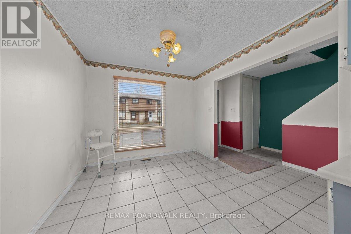 1456 Murdock Gate, Ottawa, Ontario  K1J 8R5 - Photo 5 - X12991974