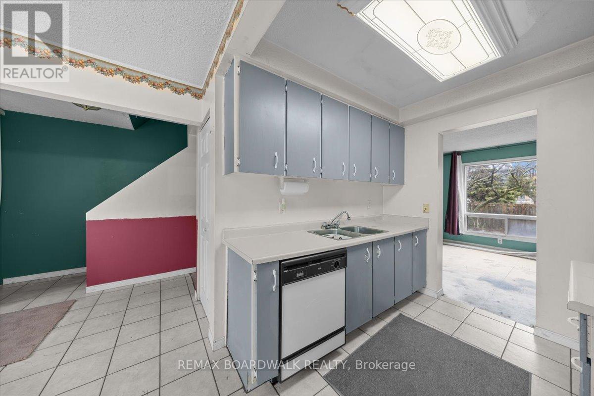 1456 Murdock Gate, Ottawa, Ontario  K1J 8R5 - Photo 6 - X12991974