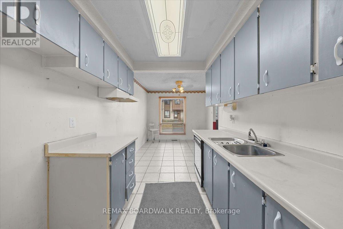 1456 Murdock Gate, Ottawa, Ontario  K1J 8R5 - Photo 9 - X12991974