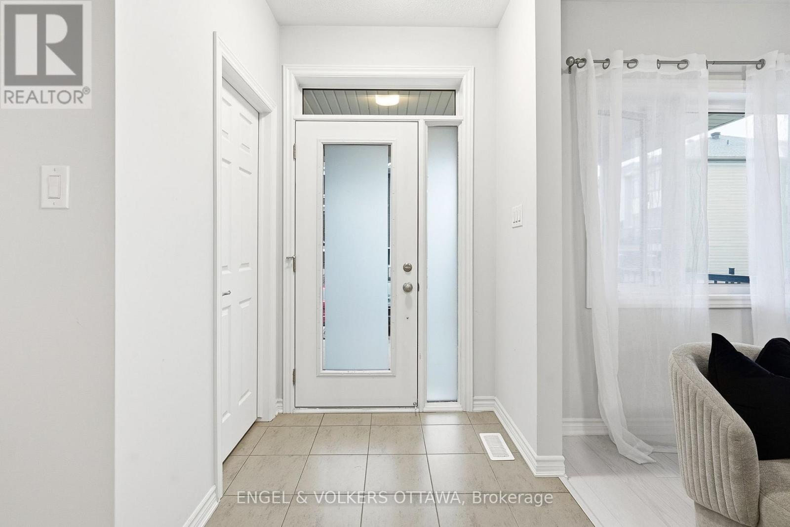 135 Anthracite Private, Ottawa, Ontario  K2J 7C8 - Photo 3 - X12992008