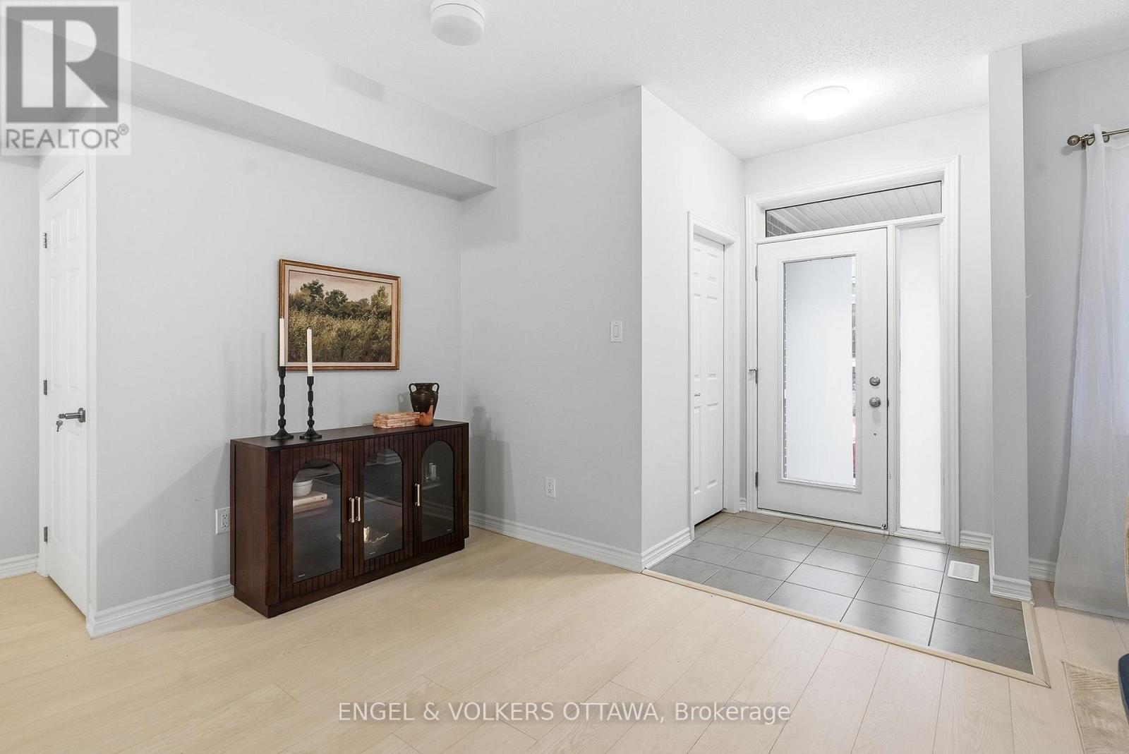 135 Anthracite Private, Ottawa, Ontario  K2J 7C8 - Photo 4 - X12992008