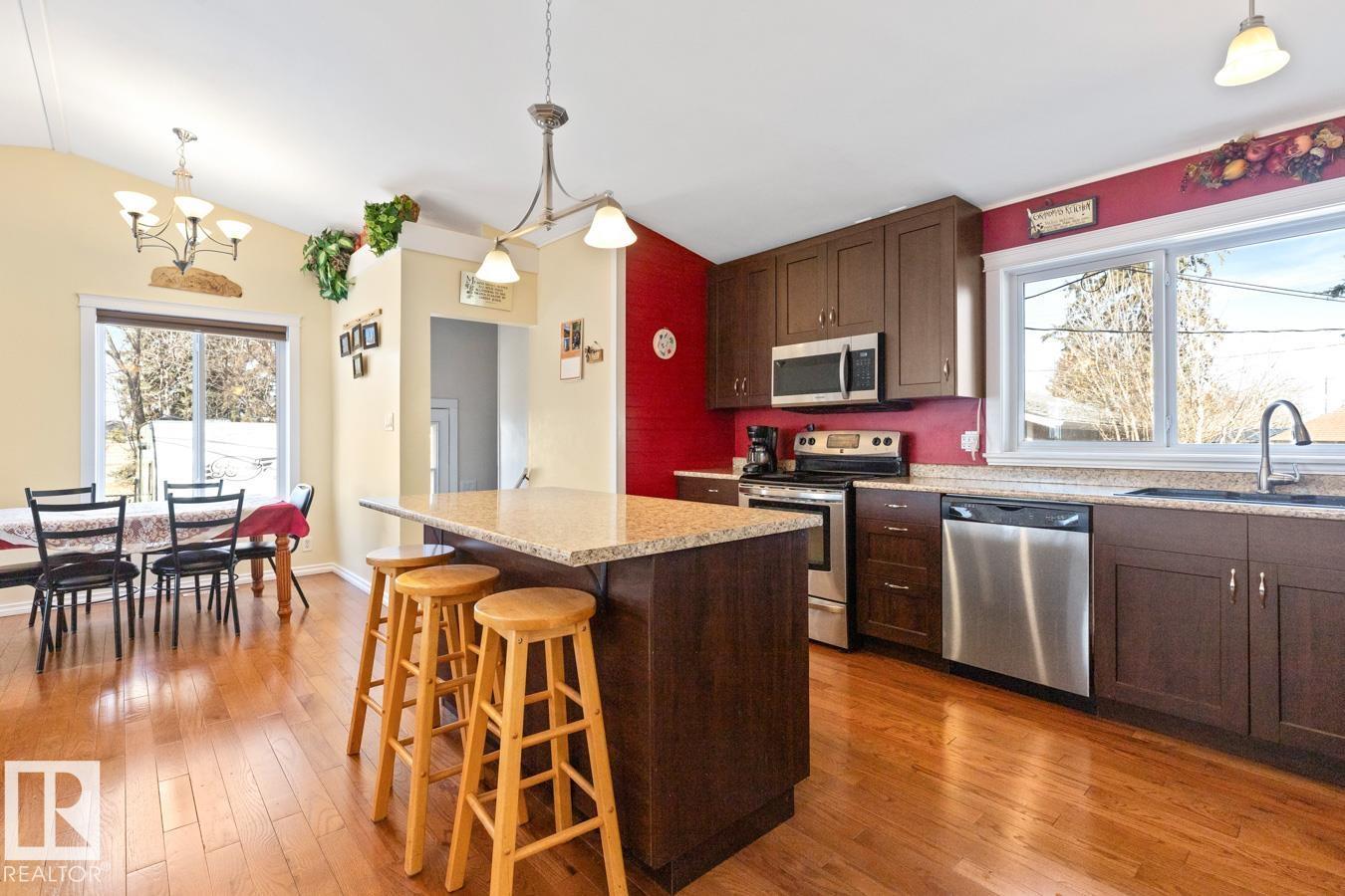 15926 92 Av Nw, Edmonton, Alberta  T5R 5C6 - Photo 6 - E4481185