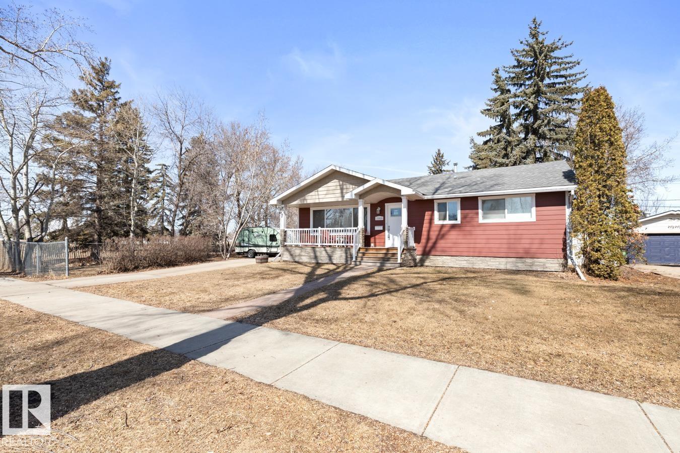 15926 92 Av Nw, Edmonton, Alberta  T5R 5C6 - Photo 2 - E4481185