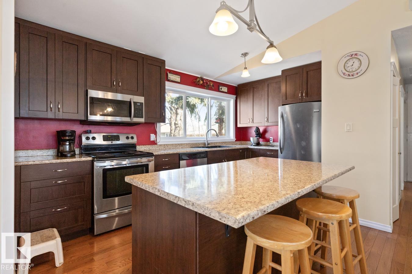 15926 92 Av Nw, Edmonton, Alberta  T5R 5C6 - Photo 4 - E4481185