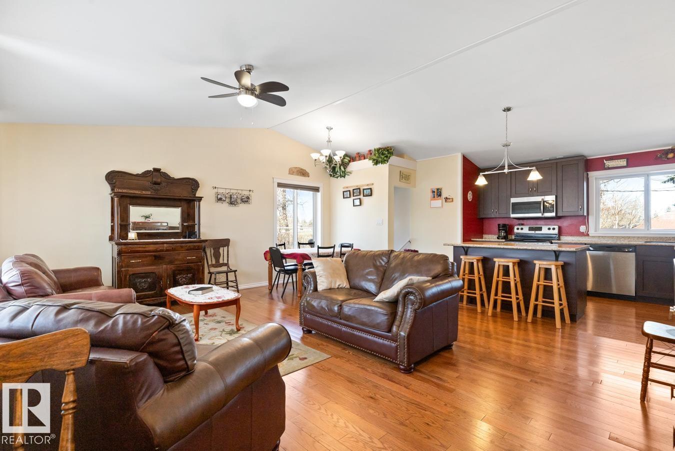 15926 92 Av Nw, Edmonton, Alberta  T5R 5C6 - Photo 7 - E4481185