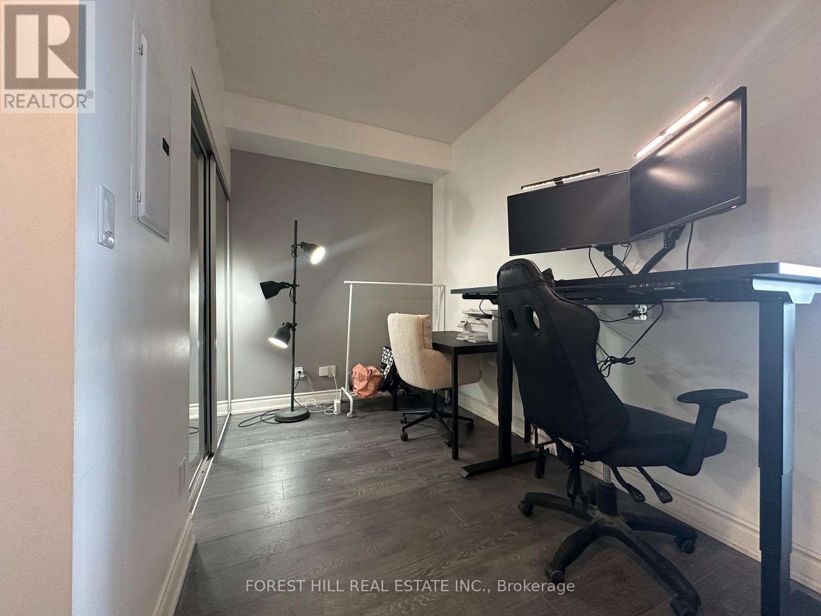 1307 - 15 Bruyeres Mews, Toronto, Ontario  M5V 0A7 - Photo 6 - C12991610