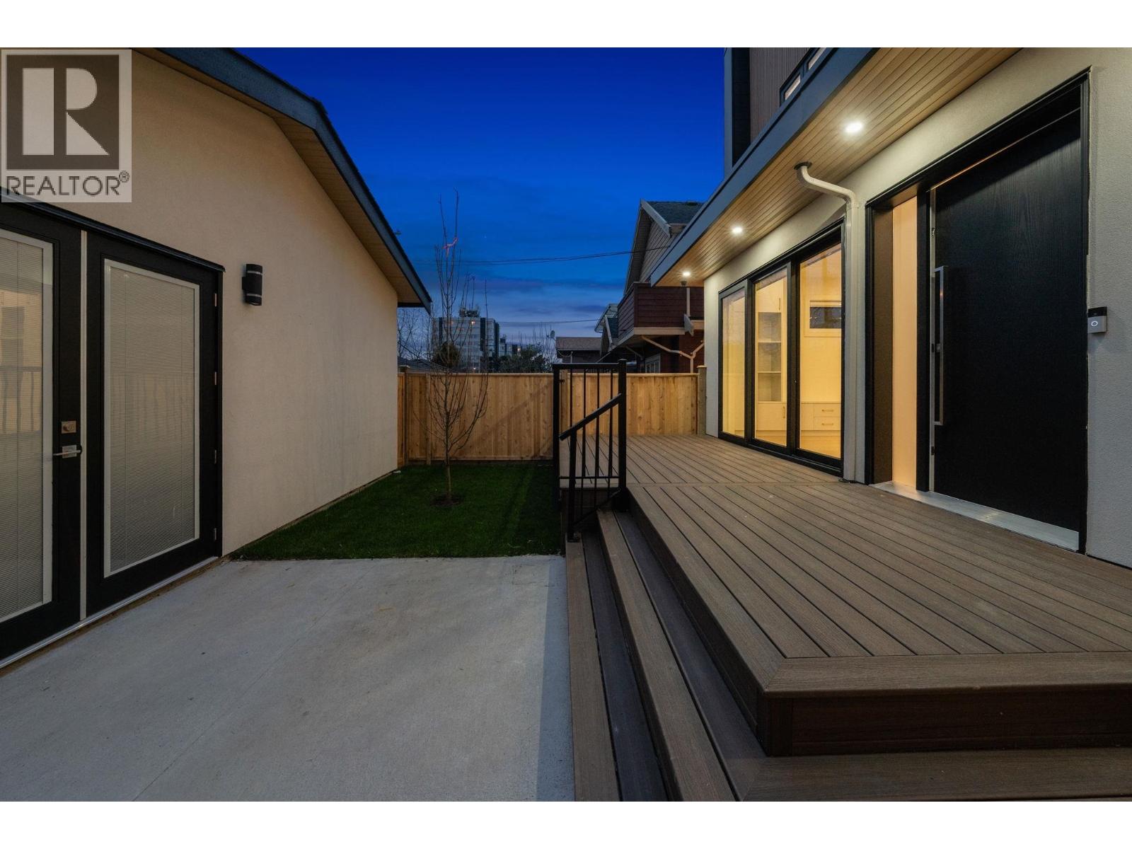 2 1582 E 2nd Avenue, Vancouver, British Columbia  V5N 1C7 - Photo 2 - R3109582