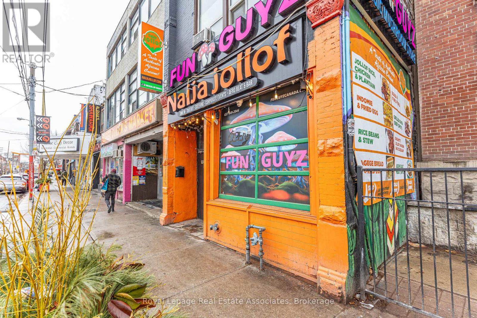 592 QUEEN STREET W, Toronto, Ontario