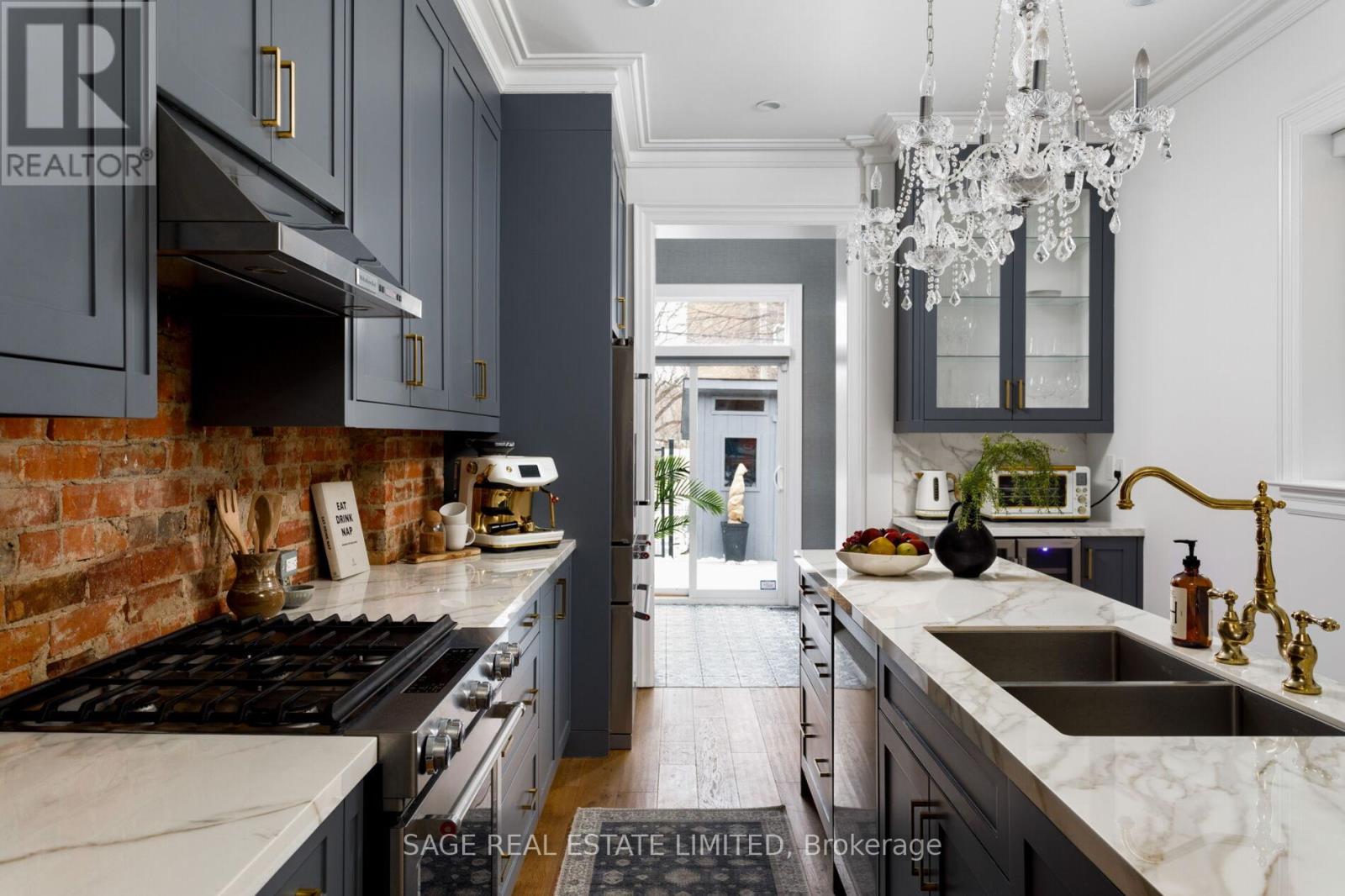 221 Crawford Street, Toronto, Ontario  M6J 2V5 - Photo 15 - C12991972