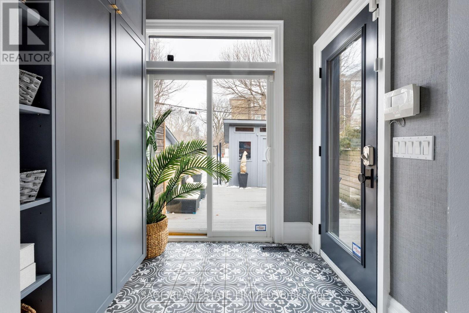 221 Crawford Street, Toronto, Ontario  M6J 2V5 - Photo 16 - C12991972