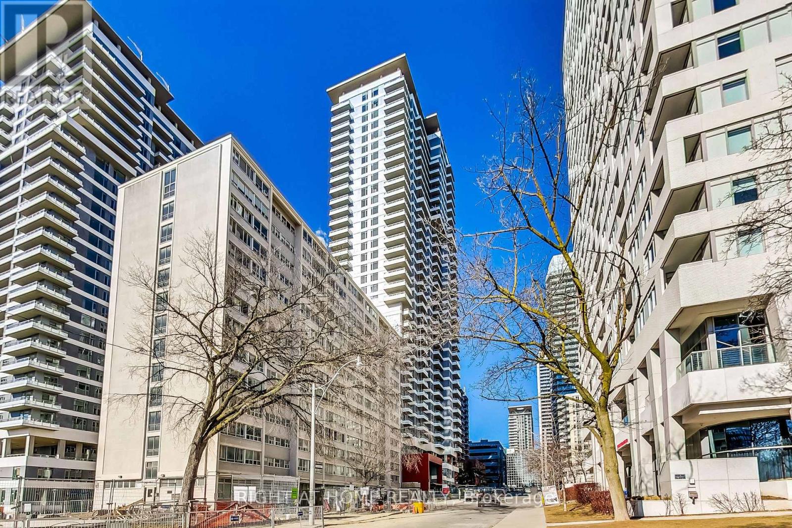 2113 - 50 Dunfield Avenue, Toronto, Ontario  M4S 0E4 - Photo 3 - C12991982