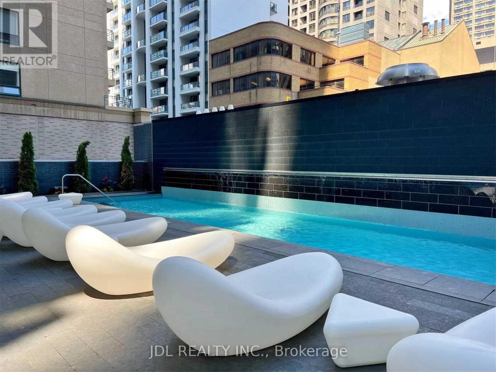 2002 - 42 CHARLES STREET E, Toronto, Ontario