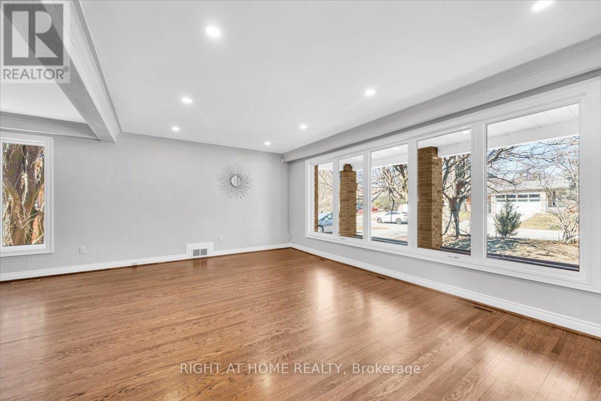 23 Christine Crescent, Toronto, Ontario  M2R 1A4 - Photo 12 - C12992086