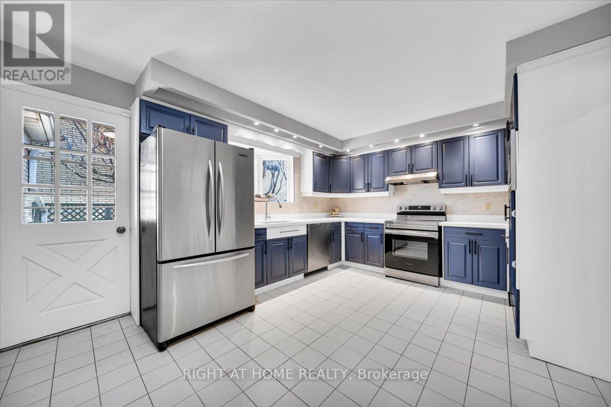 23 Christine Crescent, Toronto, Ontario  M2R 1A4 - Photo 13 - C12992086