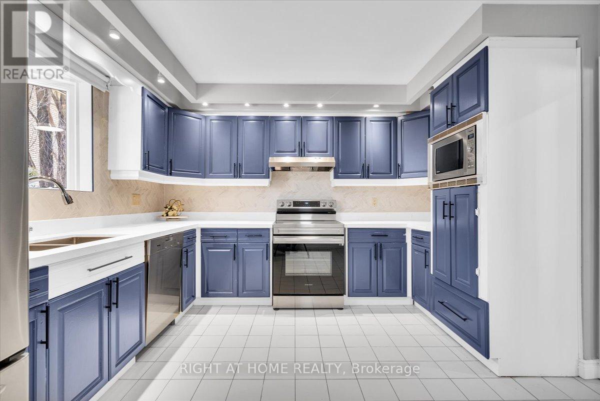 23 Christine Crescent, Toronto, Ontario  M2R 1A4 - Photo 14 - C12992086