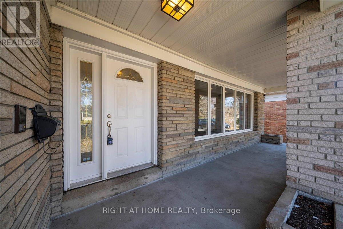 23 Christine Crescent, Toronto, Ontario  M2R 1A4 - Photo 3 - C12992086