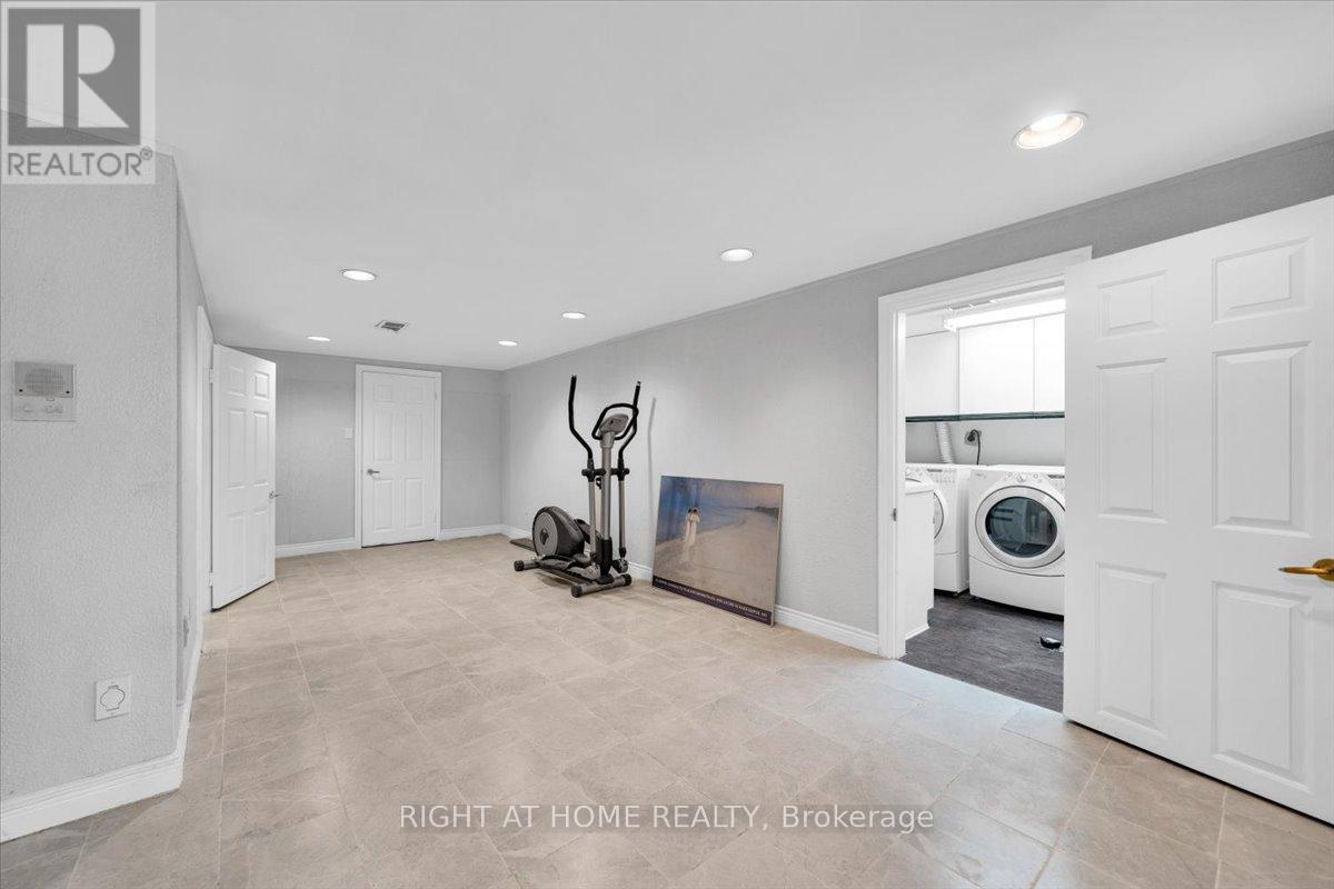 23 Christine Crescent, Toronto, Ontario  M2R 1A4 - Photo 37 - C12992086