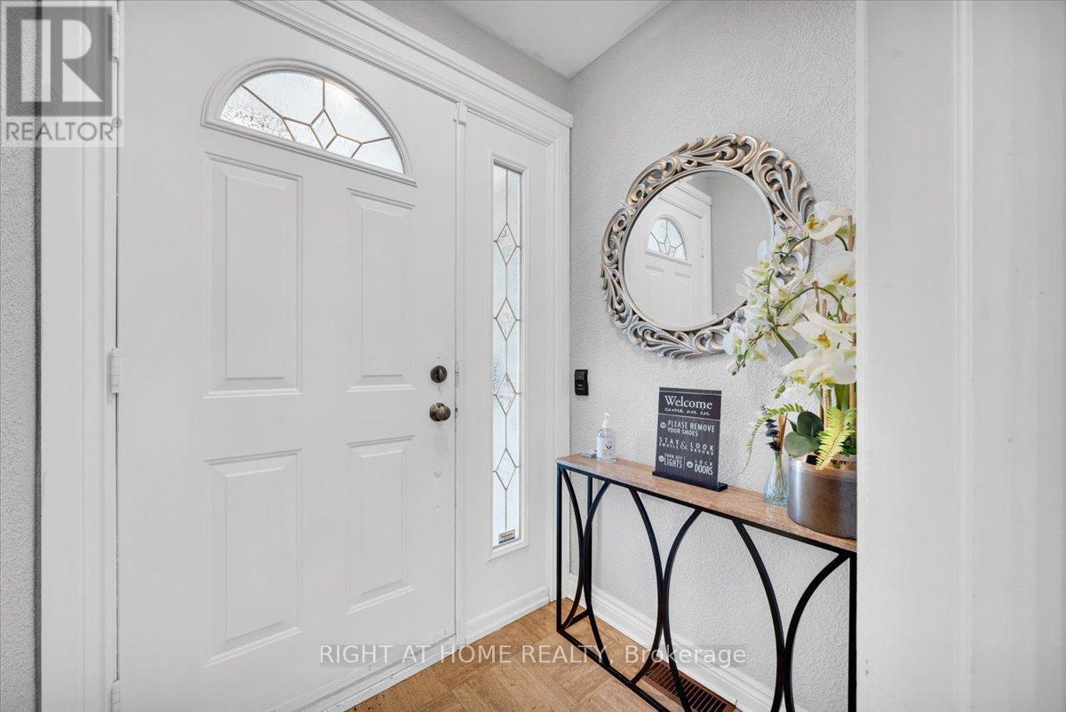 23 Christine Crescent, Toronto, Ontario  M2R 1A4 - Photo 4 - C12992086