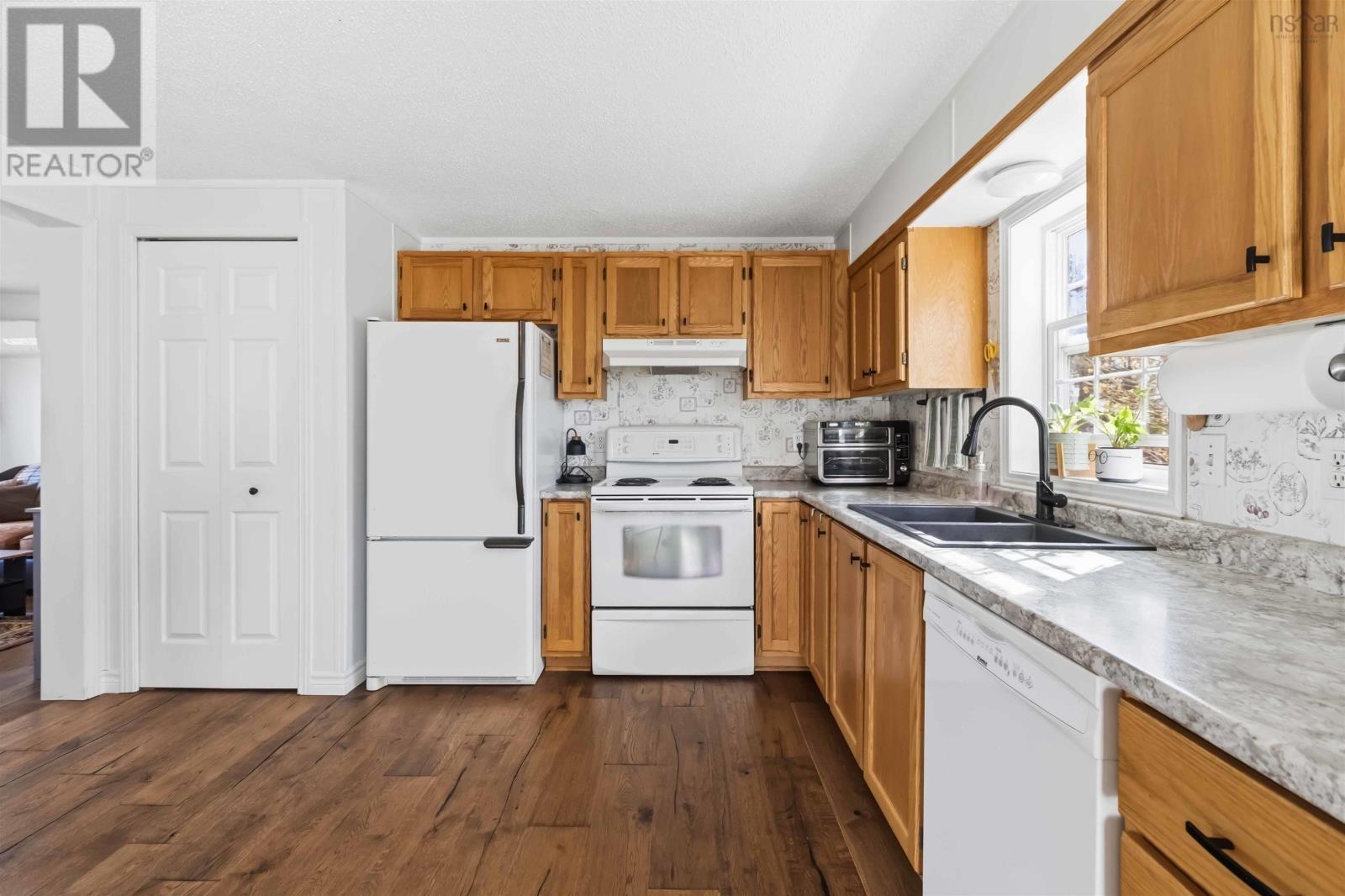 40 Cherry Lane, Bridgewater, Nova Scotia  B4V 3S3 - Photo 14 - 202607227