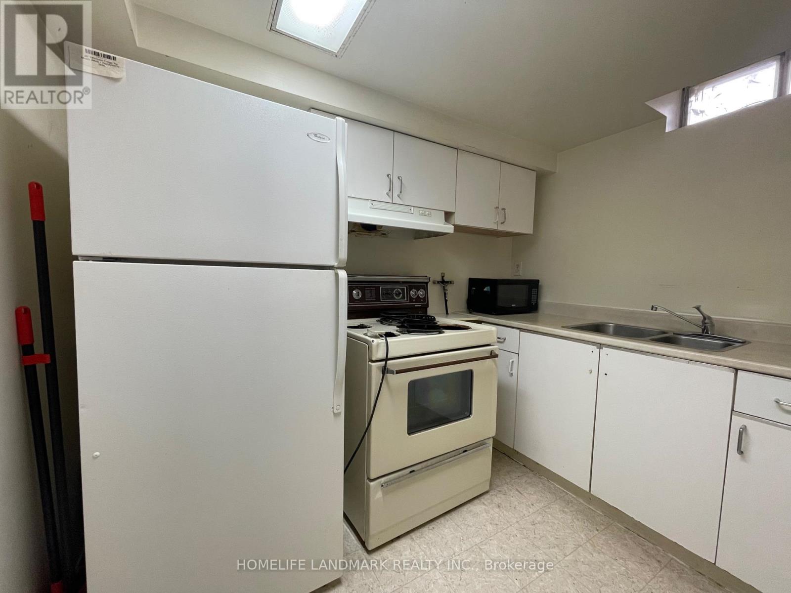 Bsmt - 90 Crittenden Square, Toronto, Ontario  M1B 1V1 - Photo 9 - E12992062