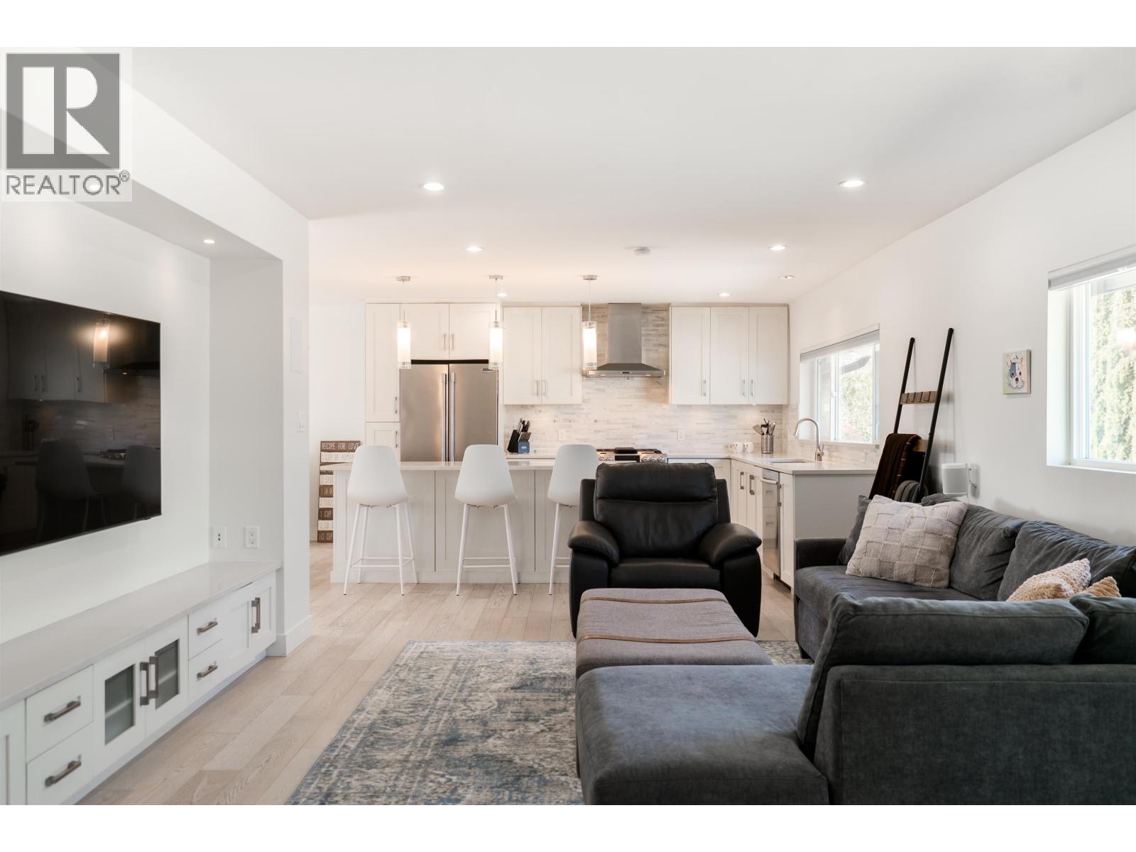 1056 Dansey Avenue, Coquitlam, British Columbia  V3K 3H3 - Photo 6 - R3110399