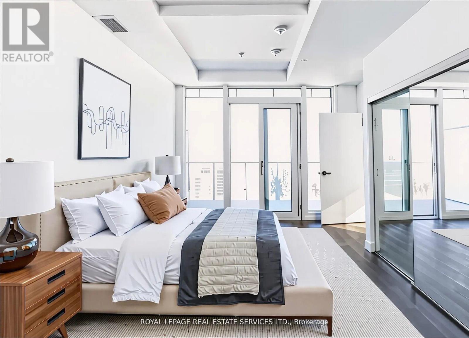 4203 - 3900 Confederation Parkway, Mississauga, Ontario  L5B 0M3 - Photo 1 - W12991988