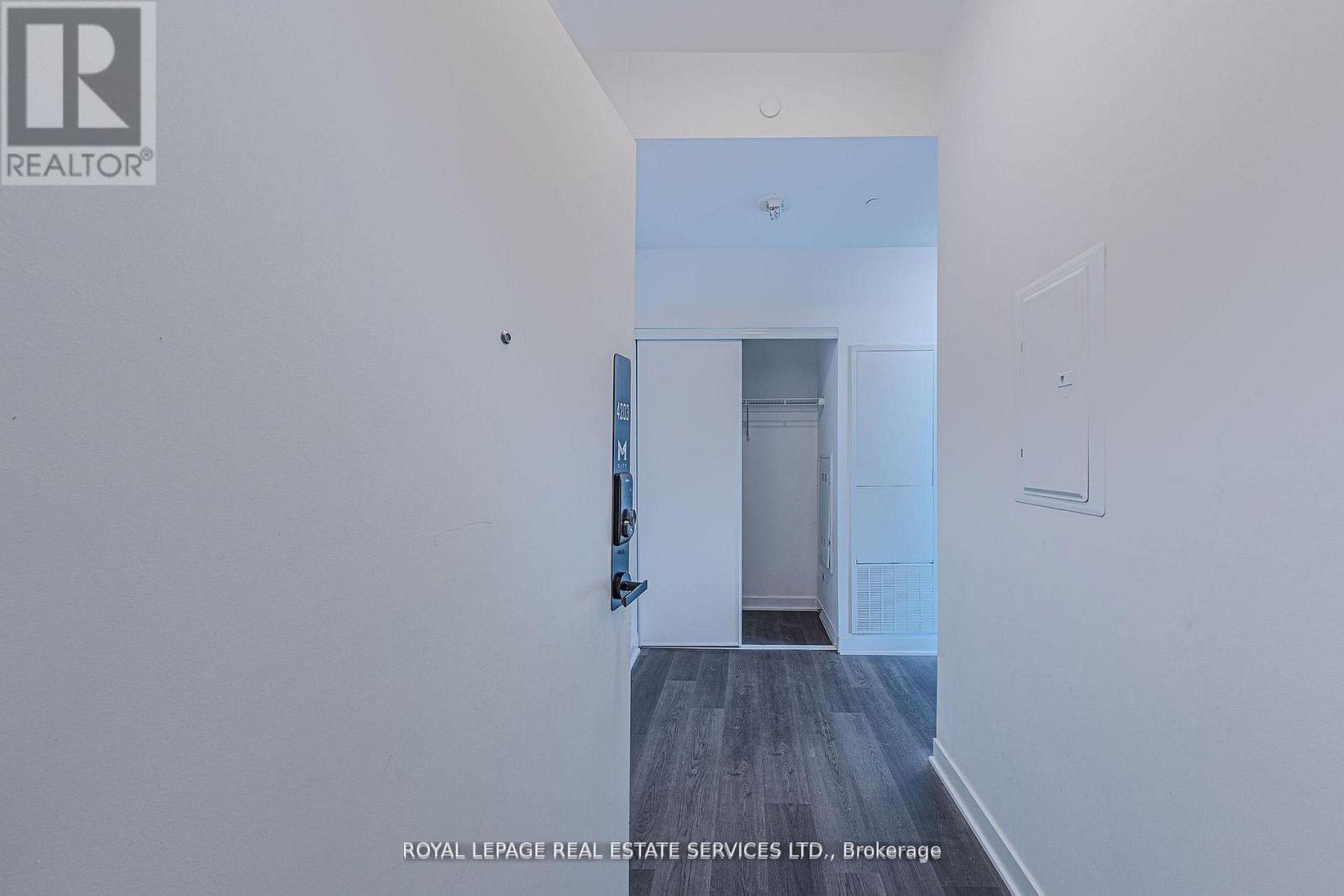 4203 - 3900 Confederation Parkway, Mississauga, Ontario  L5B 0M3 - Photo 29 - W12991988