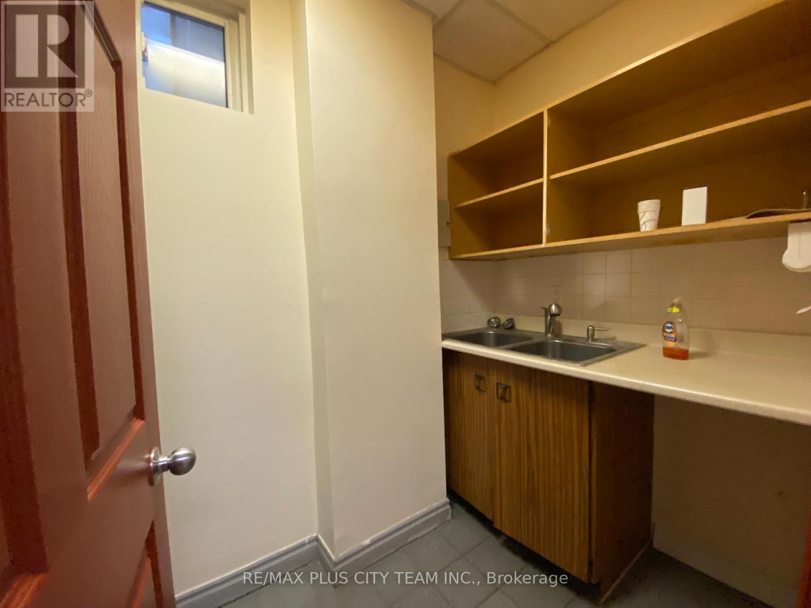 2182 Dundas Street, Toronto, Ontario  M6R 1X3 - Photo 9 - W12992042