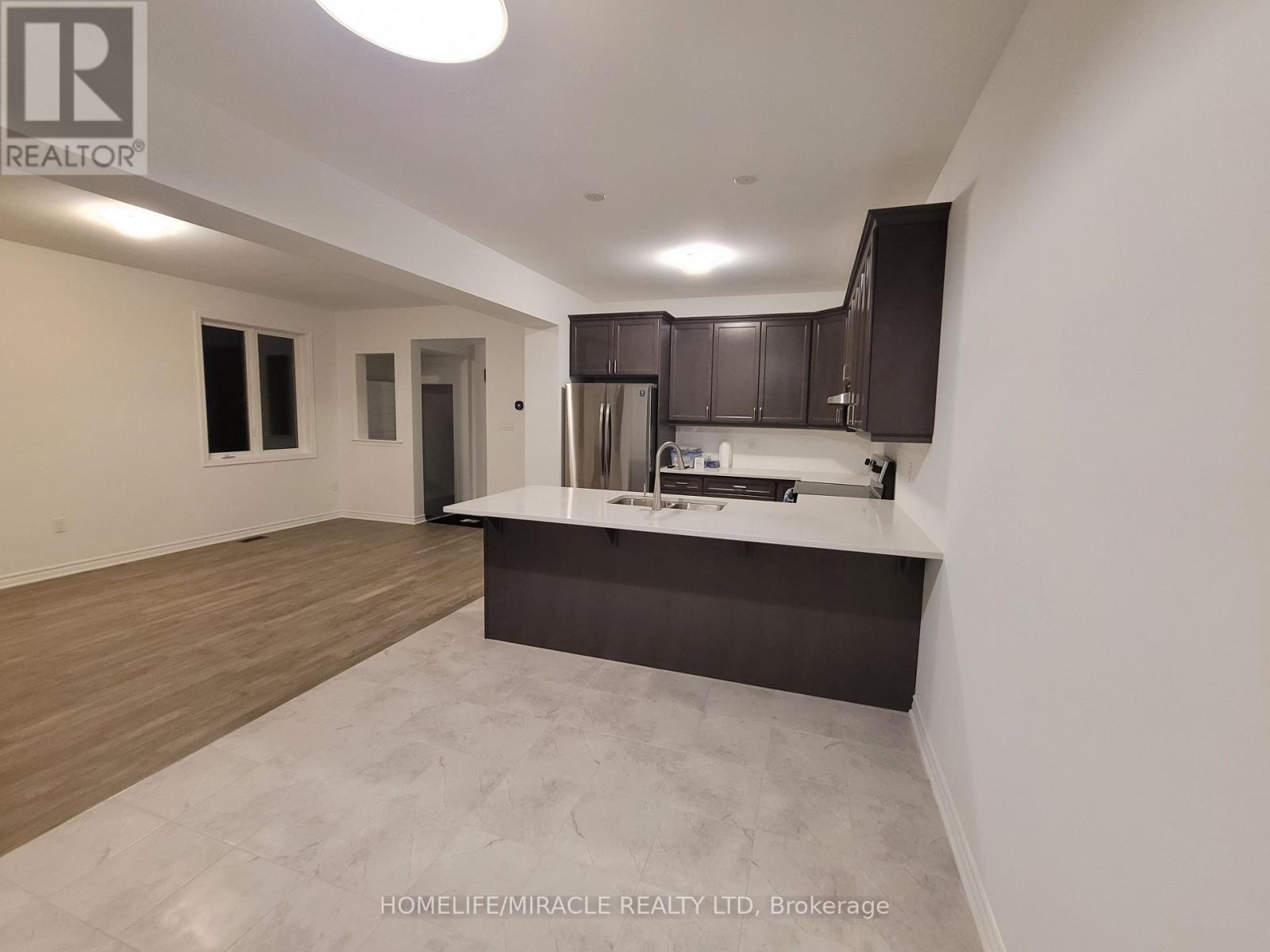 954 Chestnut Heights, Milton, Ontario  L9E 1P8 - Photo 2 - W12992058