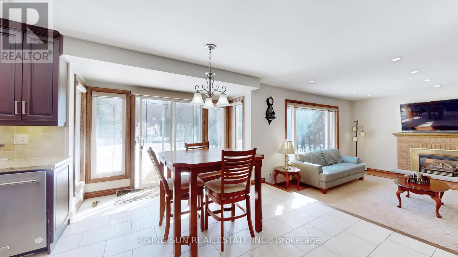 122 Barr Crescent, Brampton, Ontario  L6Z 3C8 - Photo 11 - W12812358