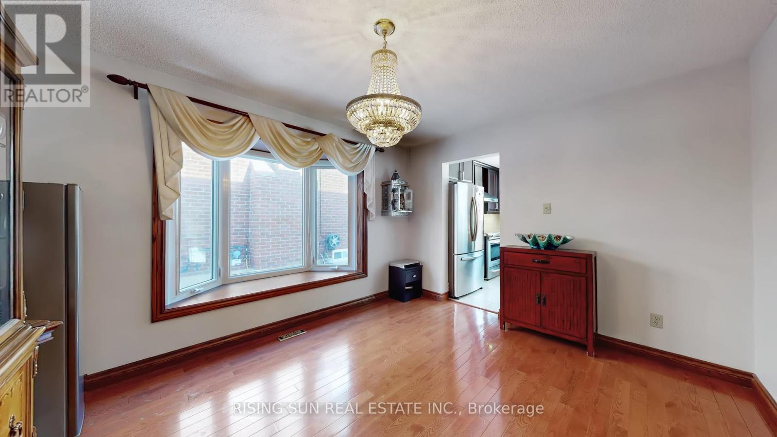 122 Barr Crescent, Brampton, Ontario  L6Z 3C8 - Photo 15 - W12812358