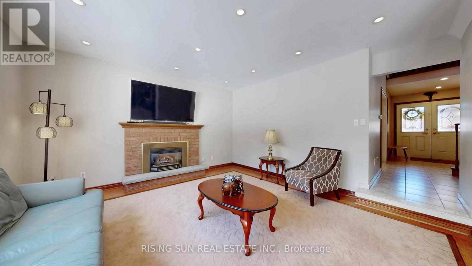 122 Barr Crescent, Brampton, Ontario  L6Z 3C8 - Photo 7 - W12812358