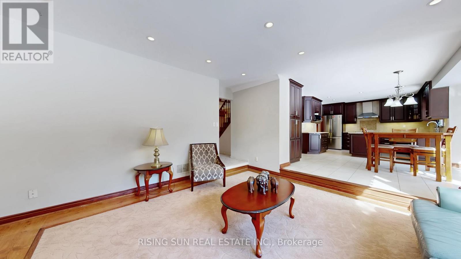 122 Barr Crescent, Brampton, Ontario  L6Z 3C8 - Photo 8 - W12812358