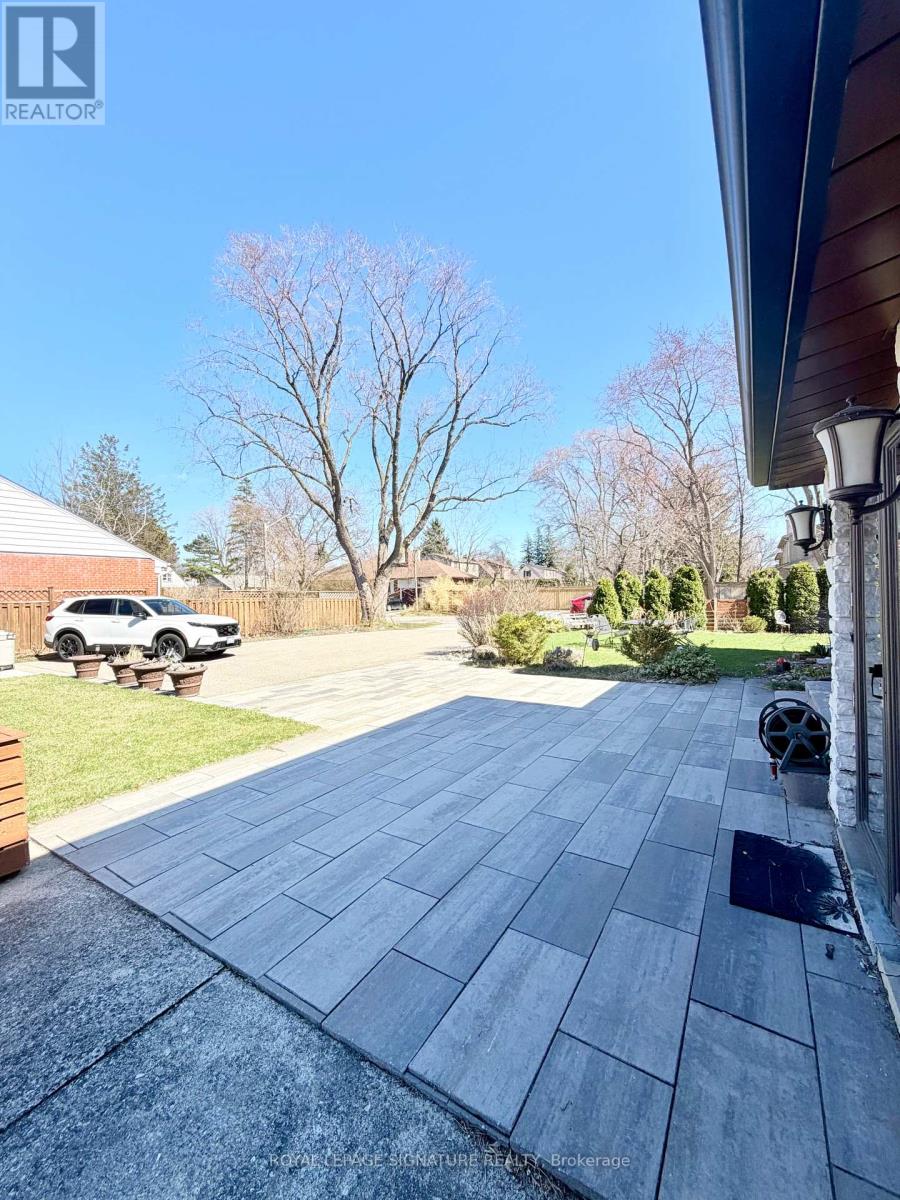 2263 Harcourt Crescent, Mississauga, Ontario  L4Y 1W3 - Photo 3 - W12990034