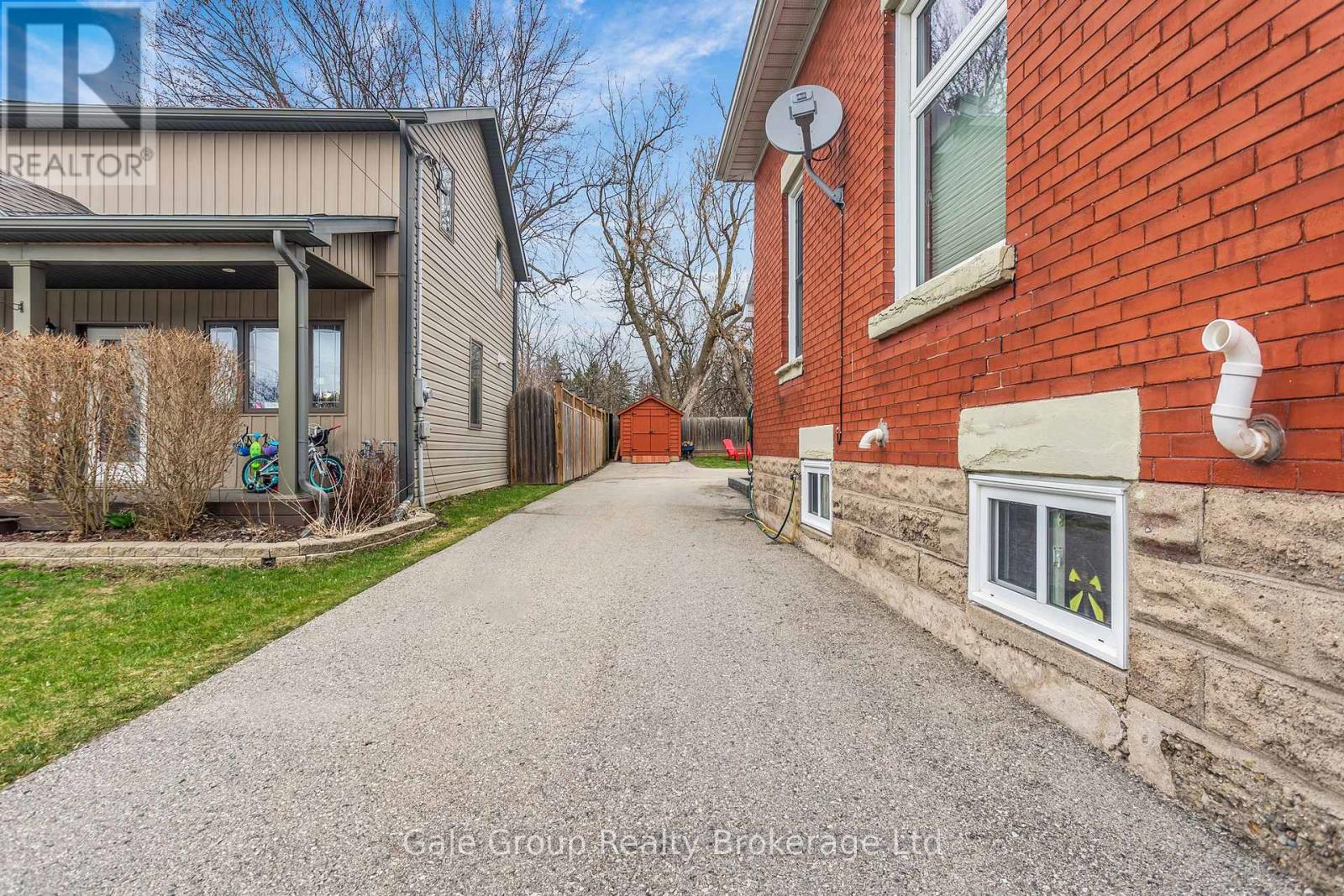 12 Oxford Street E, Blandford-Blenheim, Ontario  N0J 1G0 - Photo 2 - X12992226