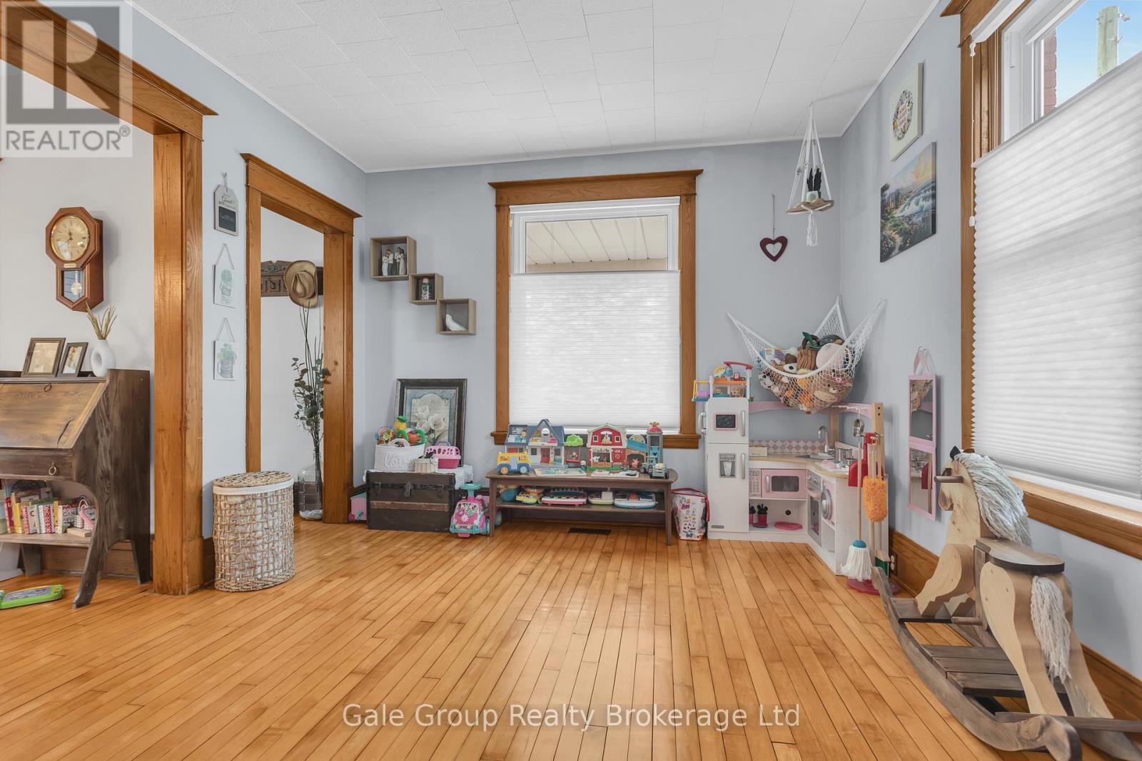 12 Oxford Street E, Blandford-Blenheim, Ontario  N0J 1G0 - Photo 6 - X12992226
