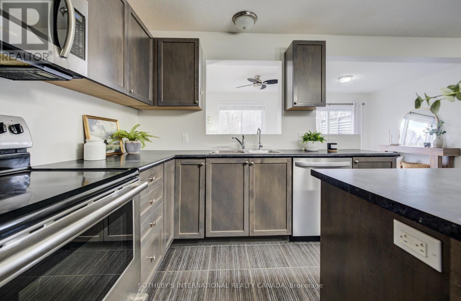 358 Maverick Street, Waterloo, Ontario  N2K 4N9 - Photo 19 - X12991970