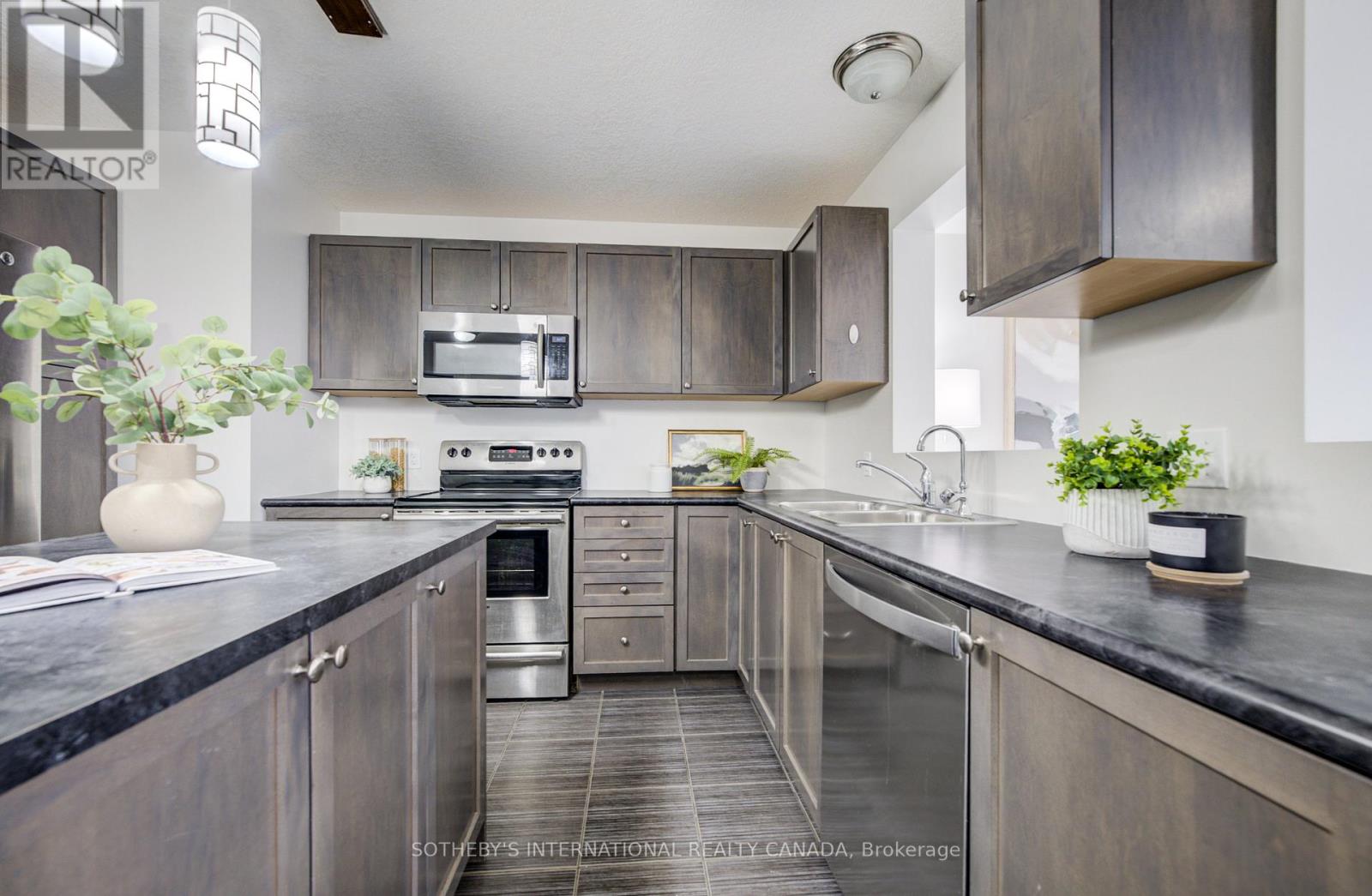 358 Maverick Street, Waterloo, Ontario  N2K 4N9 - Photo 6 - X12991970