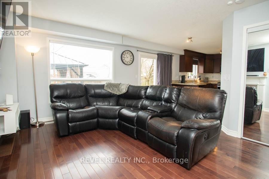 47 Stowe Terrace, Brantford, Ontario  N3T 6P2 - Photo 9 - X12992052