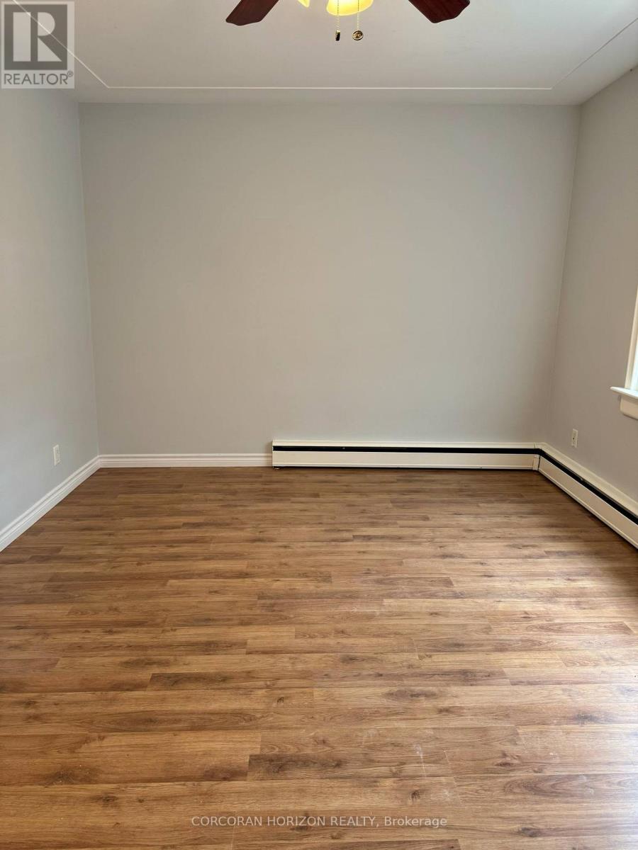 52 Walter Street, Kitchener, Ontario  N2G 1S1 - Photo 12 - X12992068