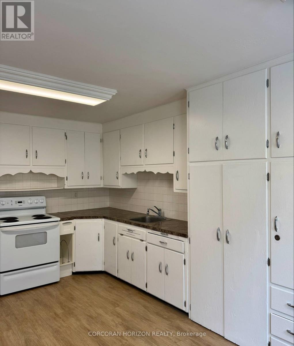 52 Walter Street, Kitchener, Ontario  N2G 1S1 - Photo 4 - X12992068