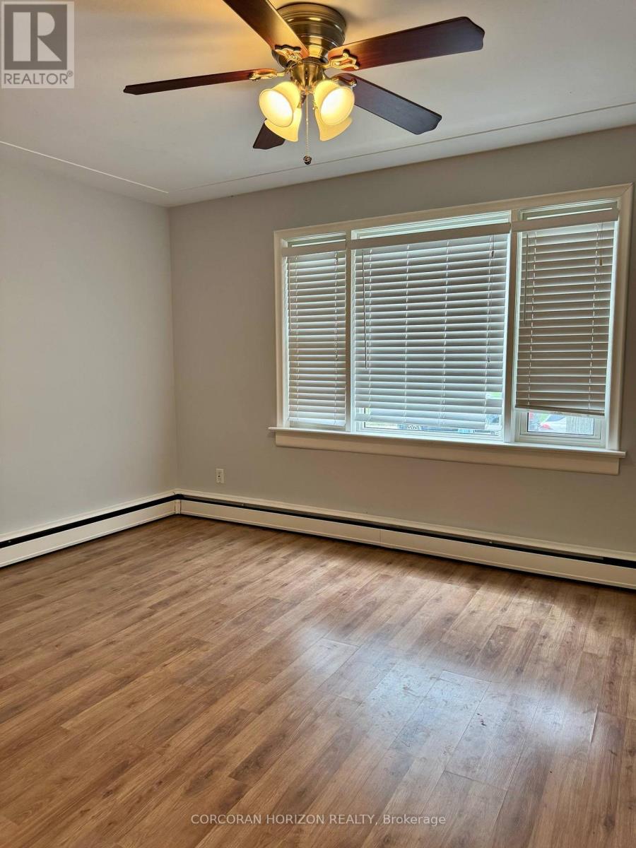 52 Walter Street, Kitchener, Ontario  N2G 1S1 - Photo 6 - X12992068