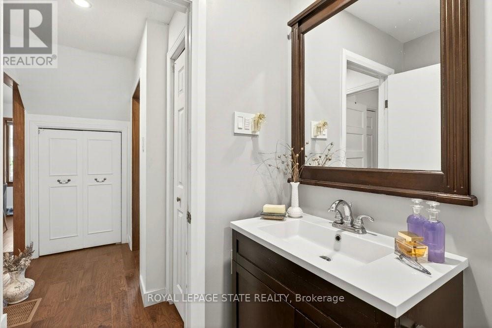 9 Morton Avenue, Hamilton, Ontario  L9H 2P4 - Photo 18 - X12992082