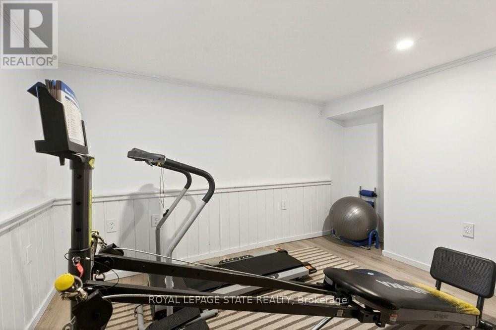 9 Morton Avenue, Hamilton, Ontario  L9H 2P4 - Photo 38 - X12992082