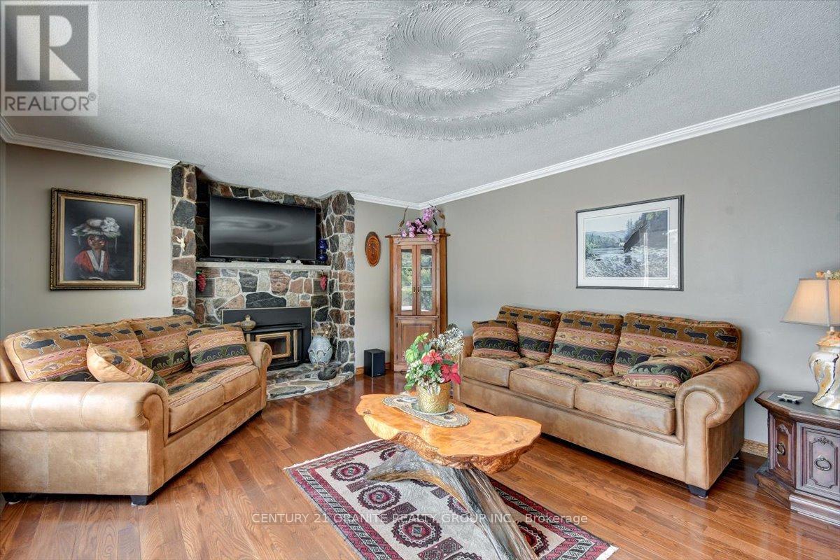 237 Maxwell Settlement Road, Bancroft, Ontario  K0L 1C0 - Photo 10 - X12992120