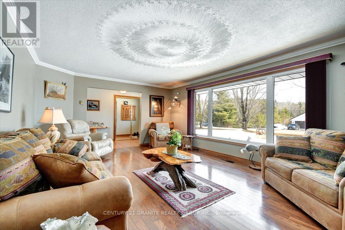 237 Maxwell Settlement Road, Bancroft, Ontario  K0L 1C0 - Photo 11 - X12992120