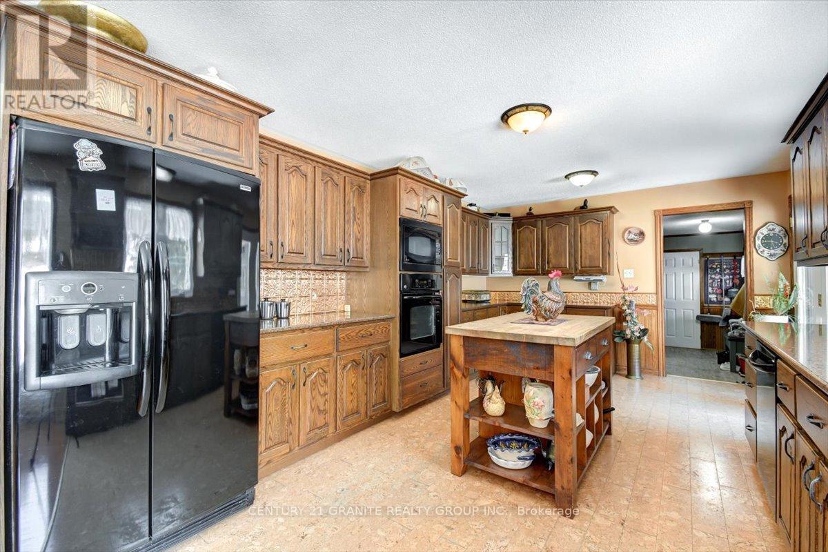 237 Maxwell Settlement Road, Bancroft, Ontario  K0L 1C0 - Photo 6 - X12992120