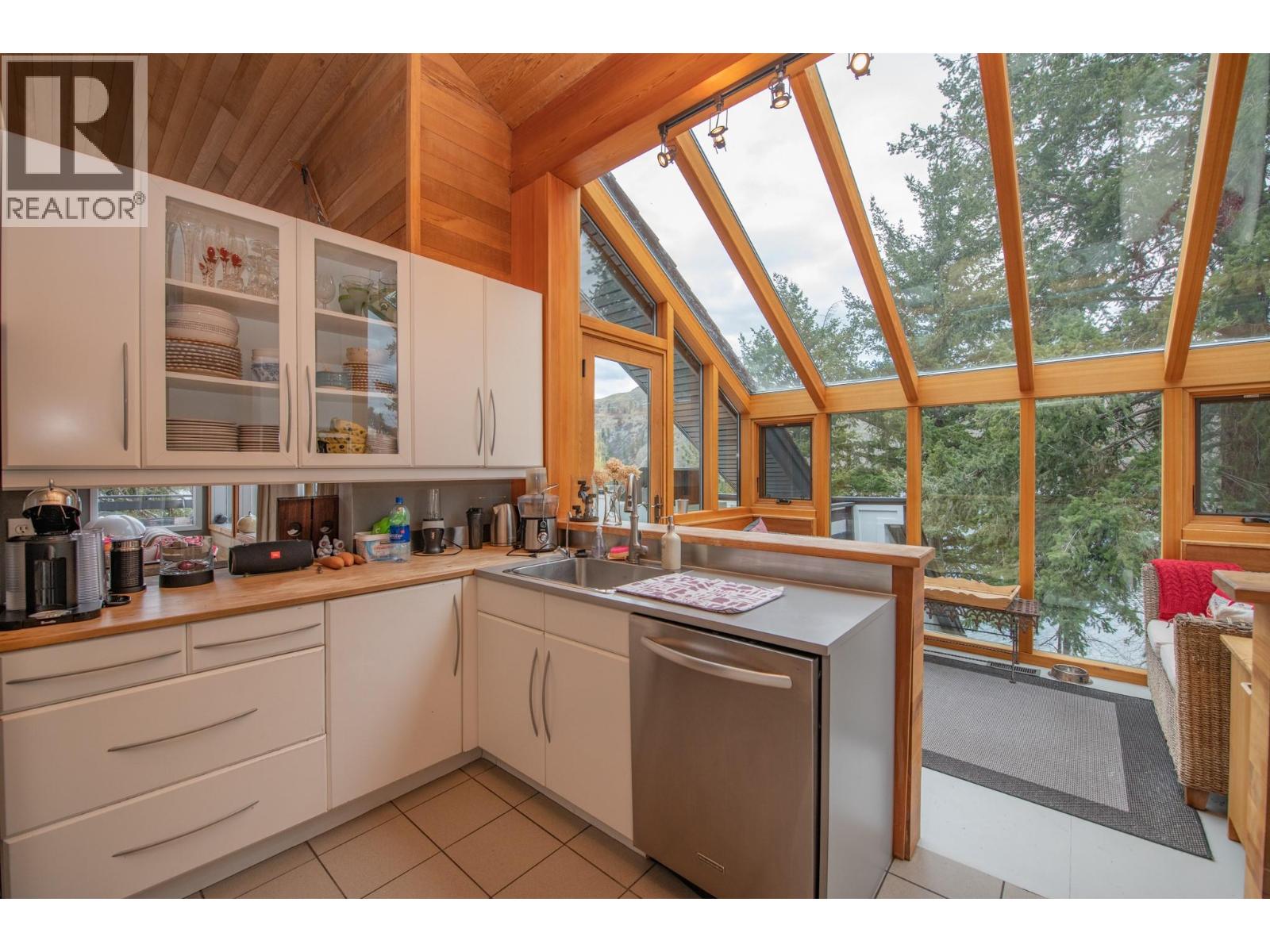 13804 Ponderosa Way, Coldstream, British Columbia  V1B 1A4 - Photo 10 - 10357157